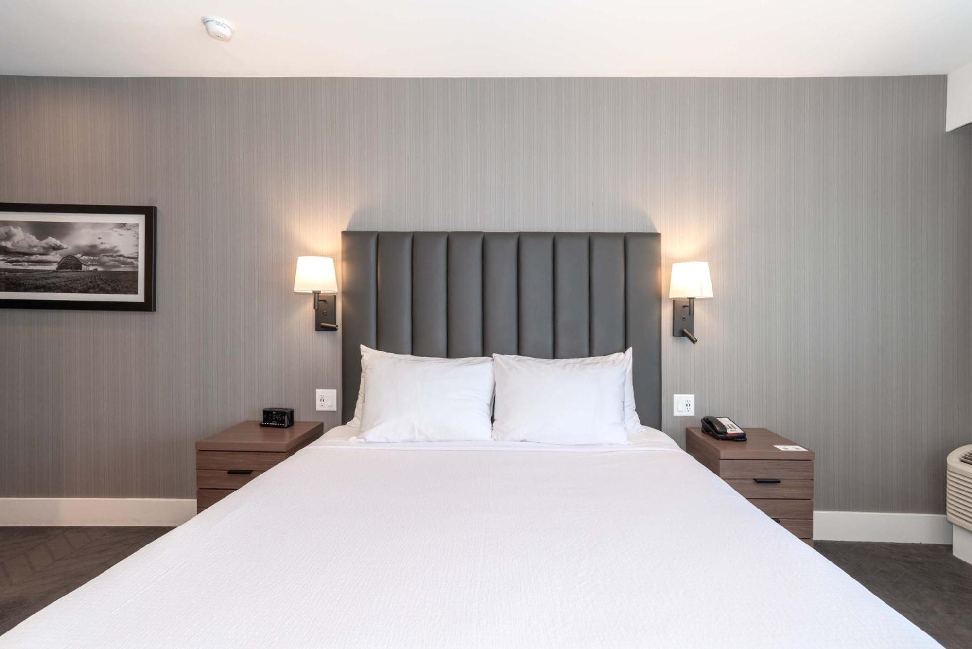 Sandman Signature Saskatoon South Hotel Экстерьер фото