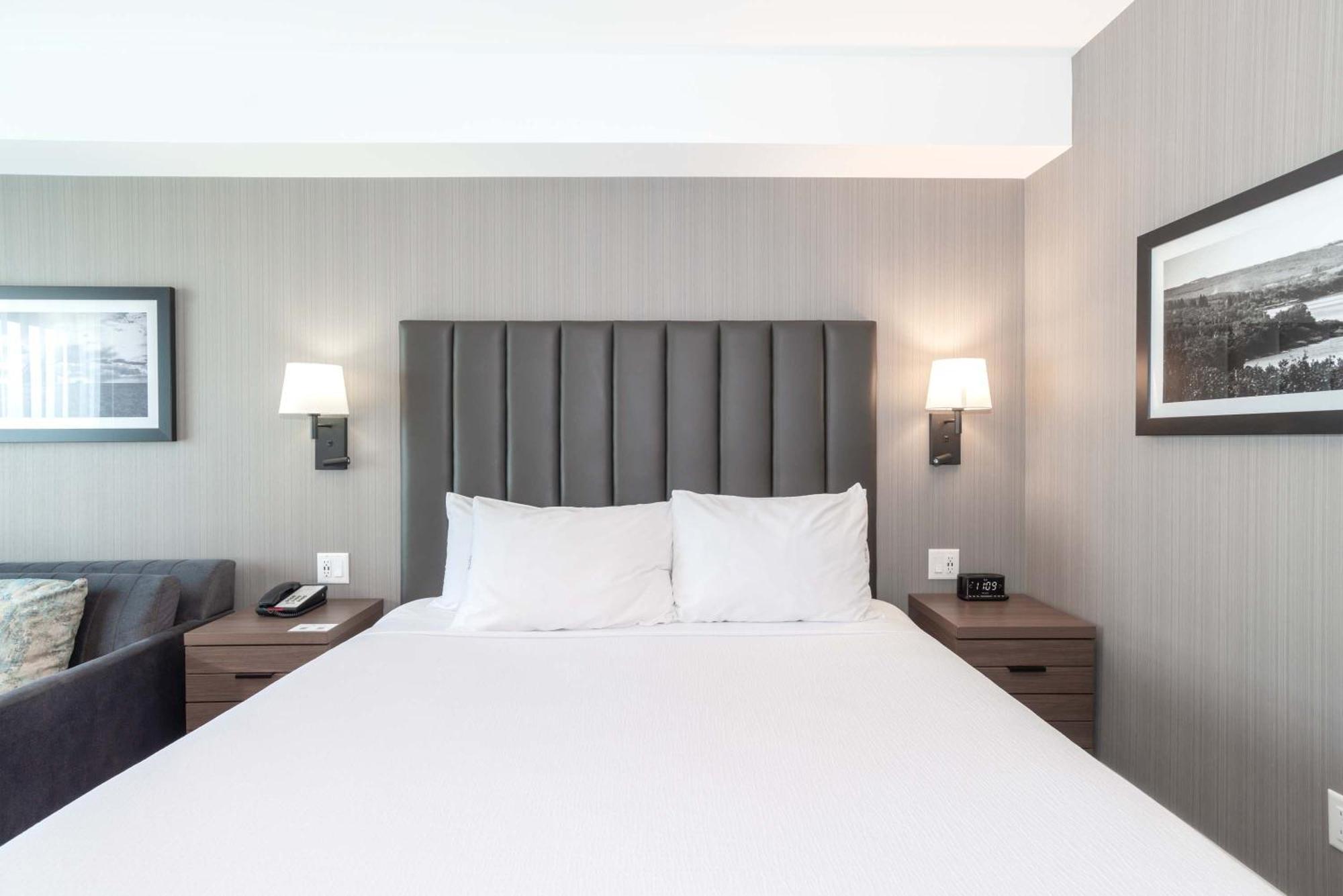 Sandman Signature Saskatoon South Hotel Экстерьер фото