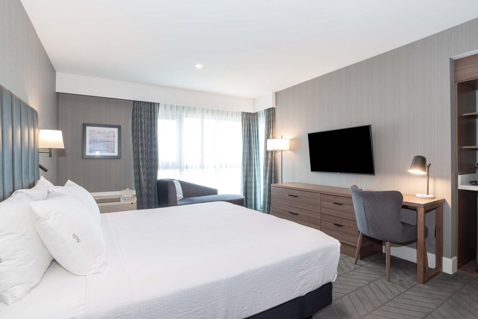 Sandman Signature Saskatoon South Hotel Экстерьер фото